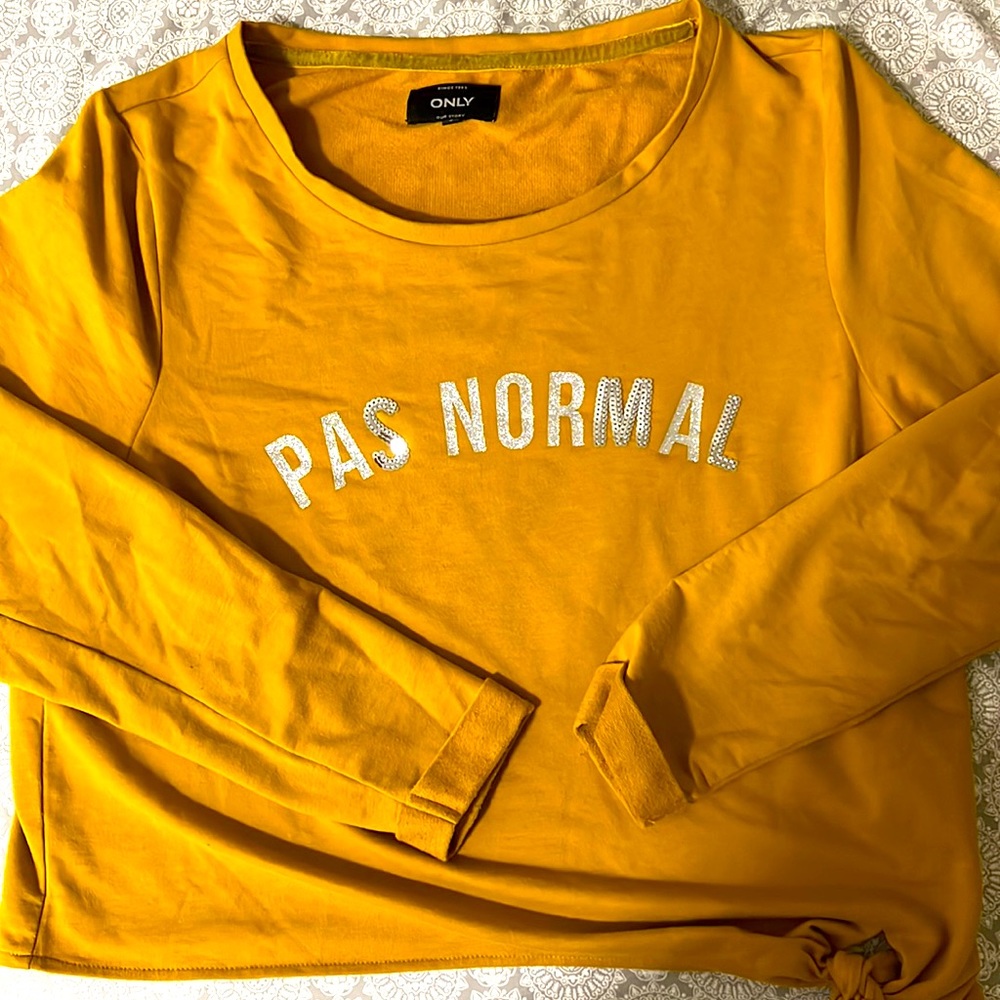 ONLY used crop top - Full hand that goes for all seasons
